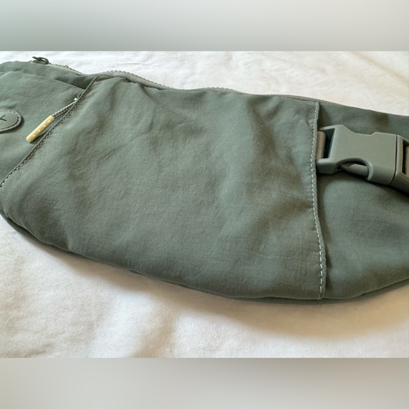 Top Paw Adjustable Belt Bag - Picture 6 of 11